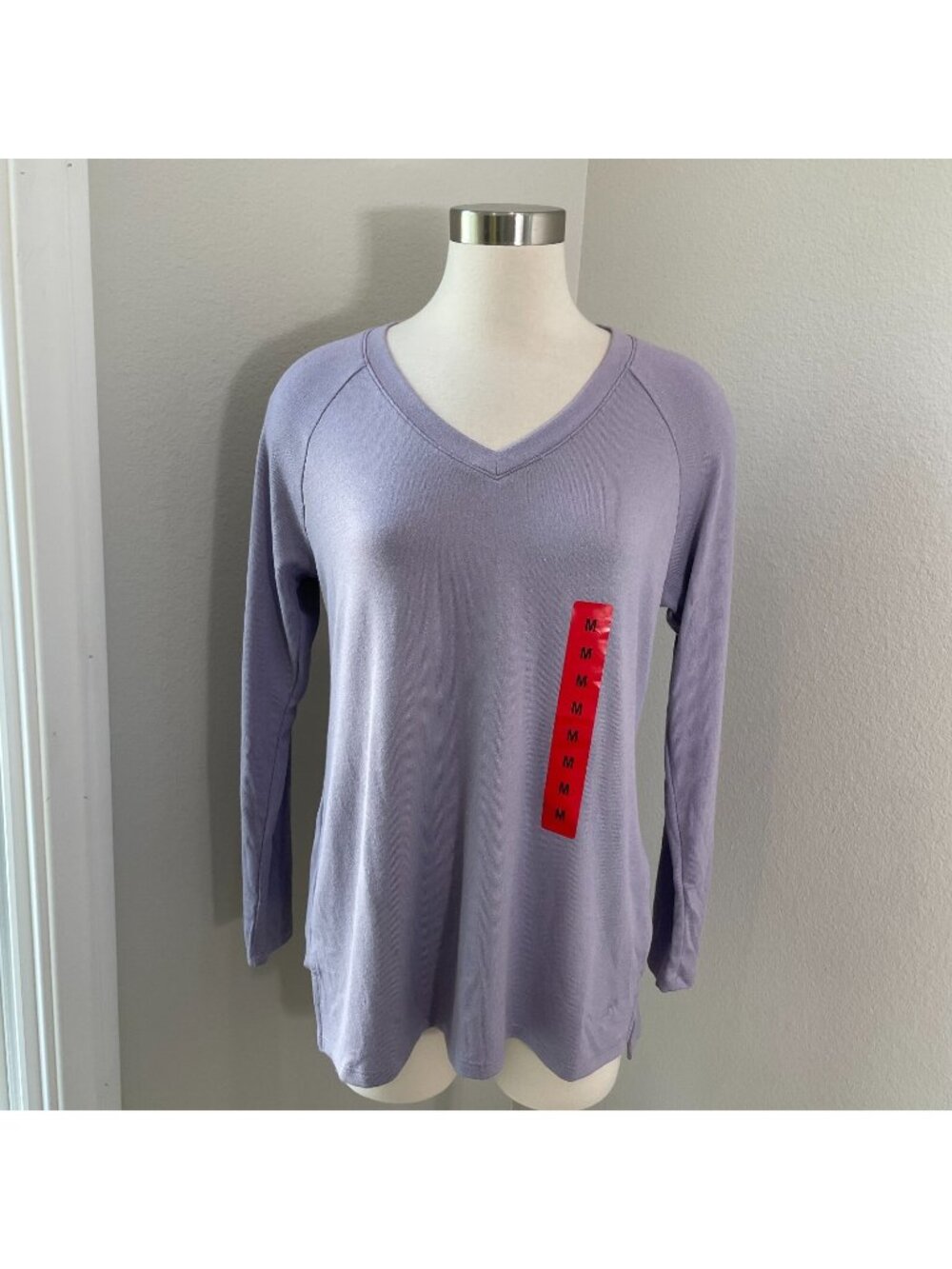 NEW Banana Republic Womens Medium Lavender V Neck Top Long Sleeve Shirt Raglan
